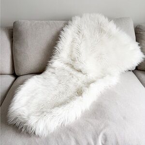Ultra Soft Faux Sheepskin Shag Rug - Ivory White - 44” x 27”